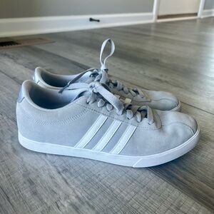 Women’s Adidas 9.5 Silver Grey Casual Courtset Sneakers